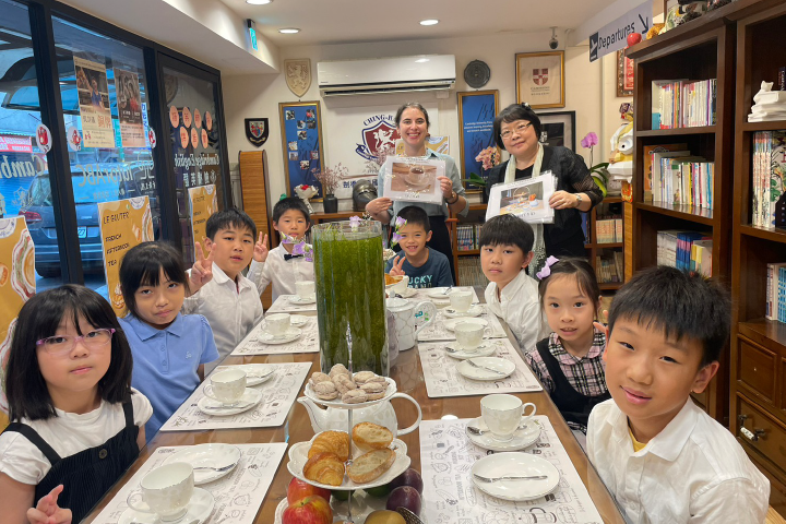 美食課孩子紛紛化身紳士與淑女享用法式下午茶。圖／青海文理提供