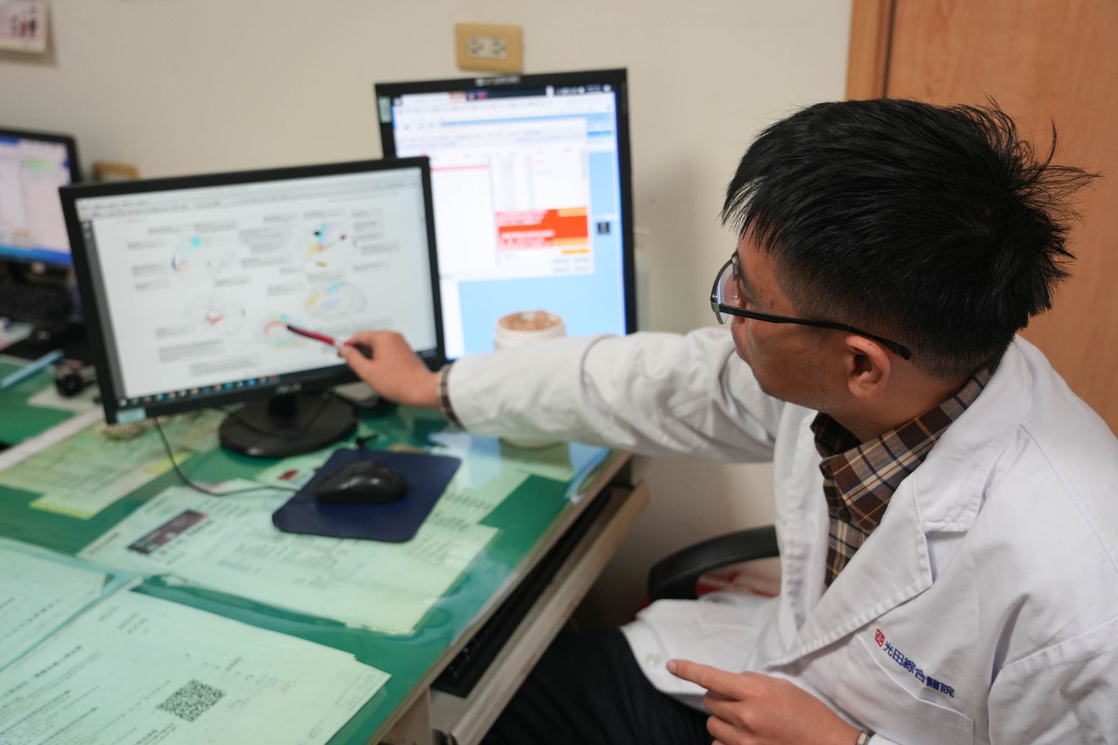江國樑醫師經年構建癲癇知識庫，並結合ChatGPT，助醫準診病因。圖/光田醫院提供